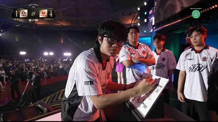 HEROISGOD Effect! Debut Jadi Analyst, Langsung Antar BTR Juara MPL ID S17
